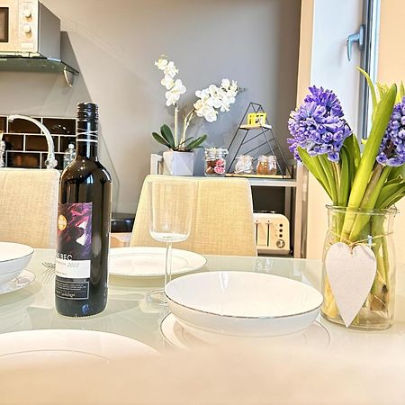 Perfectly Located City Centre Studio Apartment - West One With Free Wifi, Gym Access, Netflix Шеффілд Екстер'єр фото