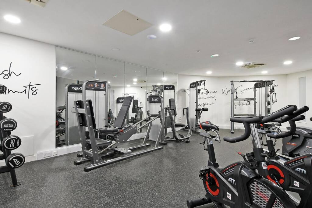 Perfectly Located City Centre Studio Apartment - West One With Free Wifi, Gym Access, Netflix Шеффілд Екстер'єр фото
