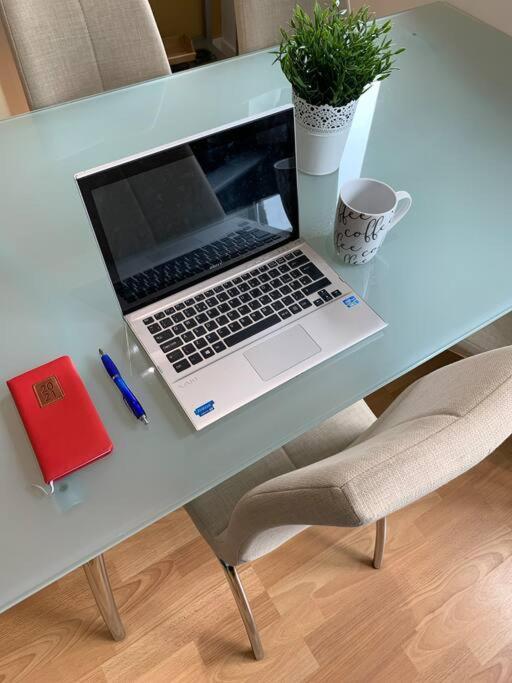 Perfectly Located City Centre Studio Apartment - West One With Free Wifi, Gym Access, Netflix Шеффілд Екстер'єр фото