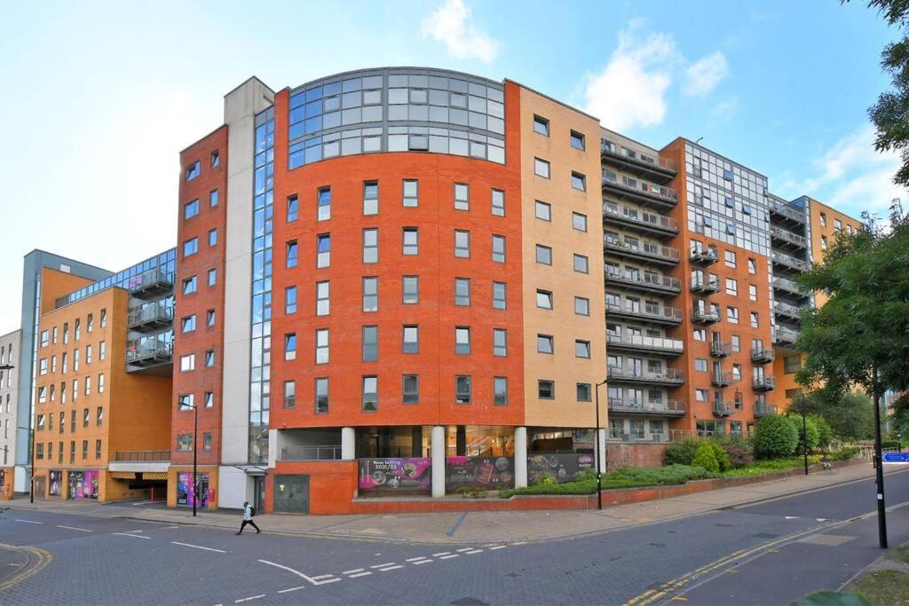 Perfectly Located City Centre Studio Apartment - West One With Free Wifi, Gym Access, Netflix Шеффілд Екстер'єр фото